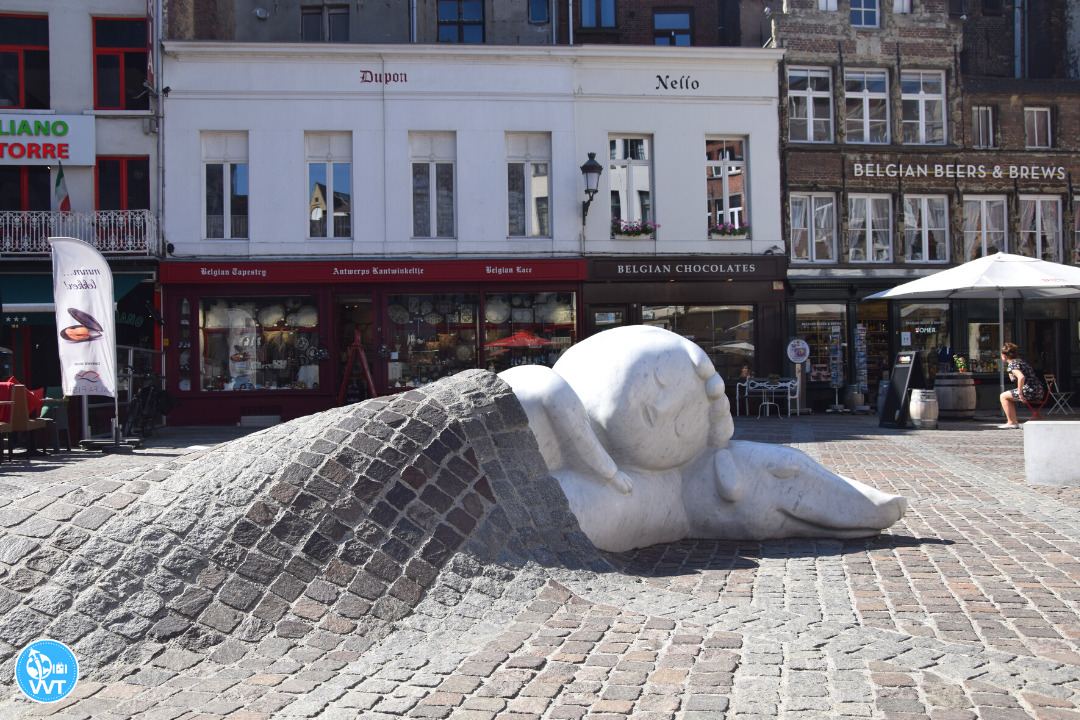 Picture of Nello and Patrasche in Antwerp, Belgium