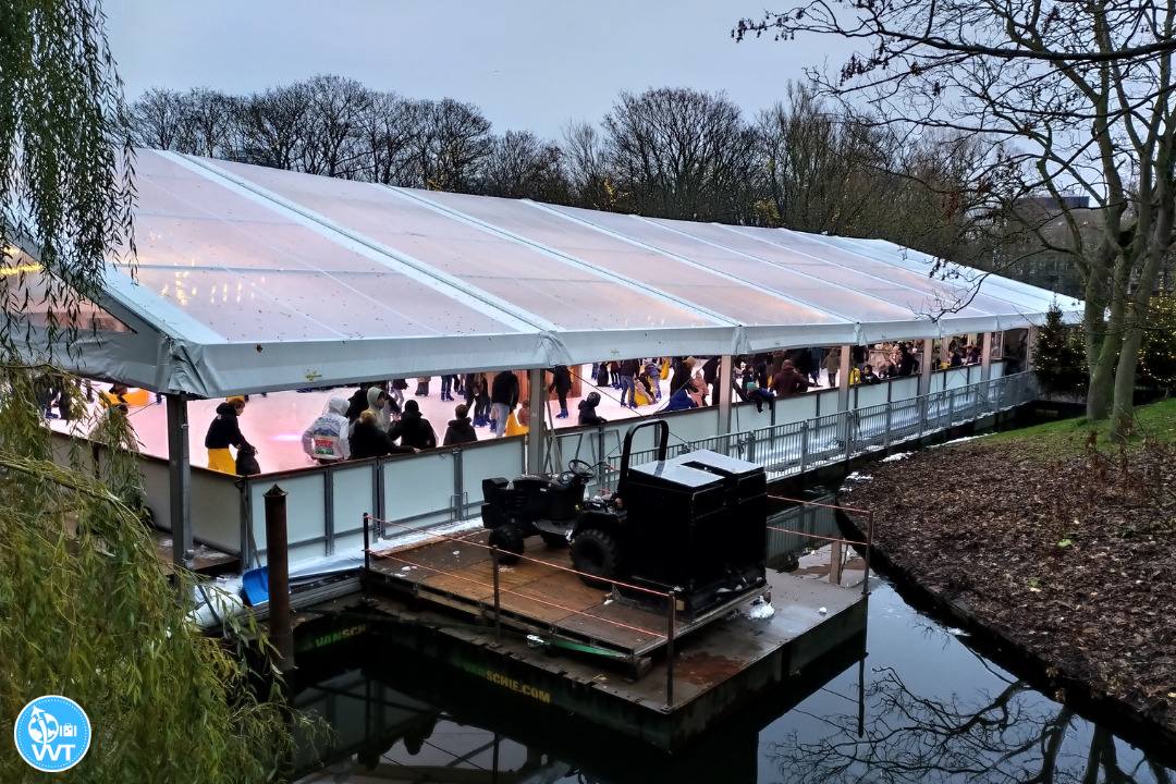 Photo of the skating rink at the Christmas market in Ostend