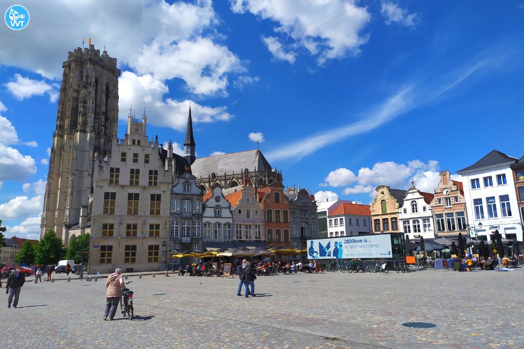 Picture of St. Rumbold's Cathedral on the market square in Mechelen, Belgium