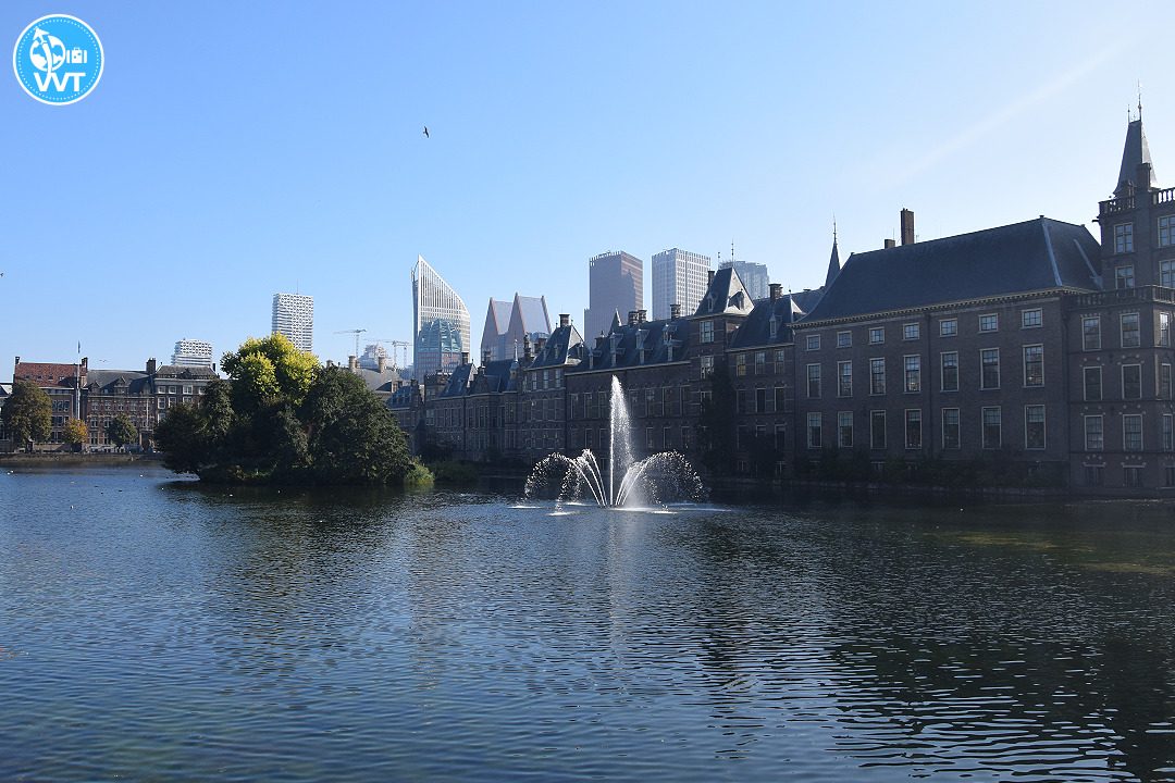 Blick vom Hofvijver auf den Binnenhof